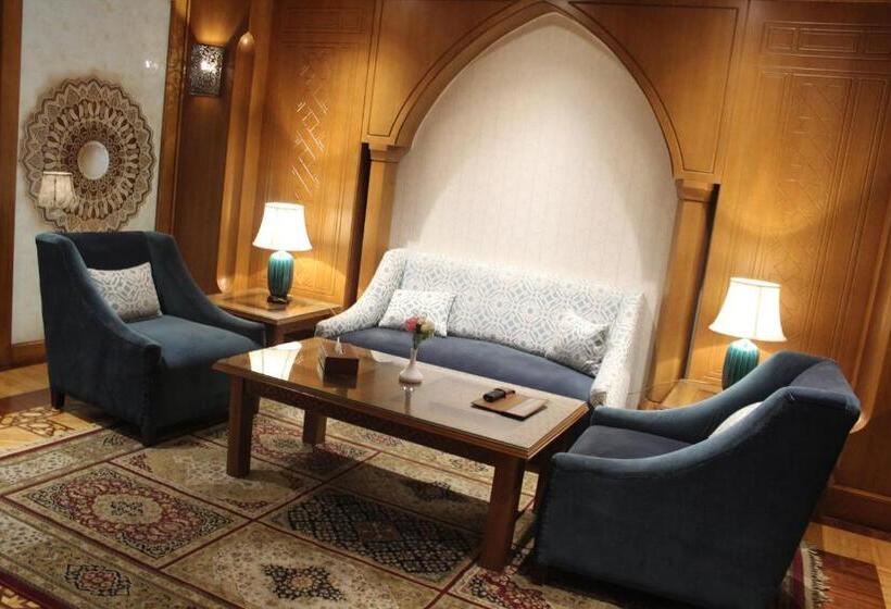 سوییت خانوادگی, Helnan Landmark