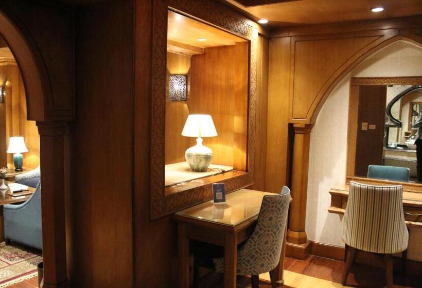 سوییت خانوادگی, Helnan Landmark