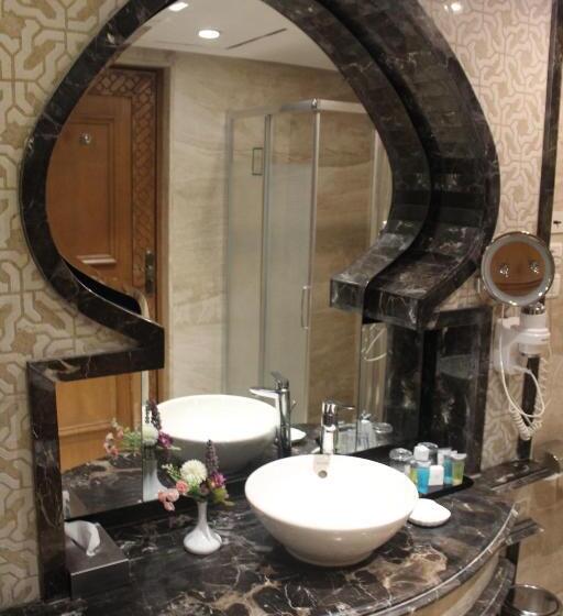 سوییت خانوادگی, Helnan Landmark