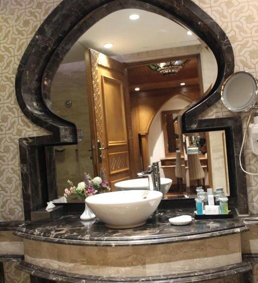 سوییت خانوادگی, Helnan Landmark