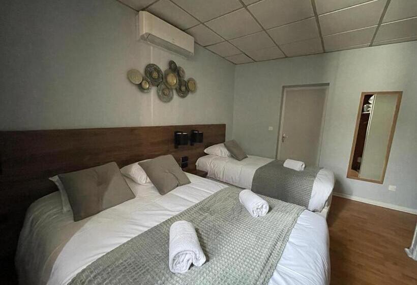 标准三人间, Le Rochegude