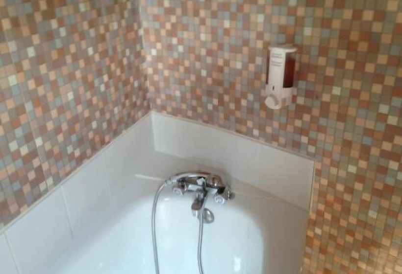 标准间, Le Rochegude