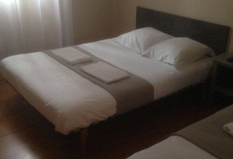 标准三人间, Le Rochegude