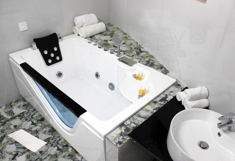 سوئیت با وان آب گرم, Novotel Lubumbashi