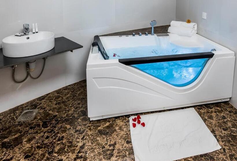 سوئیت با وان آب گرم, Novotel Lubumbashi