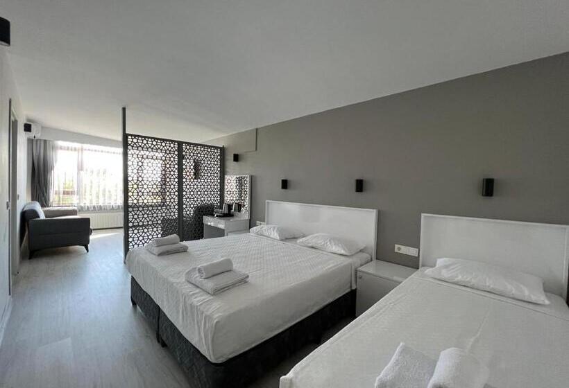Deluxe Suite Sea View, Peninsula