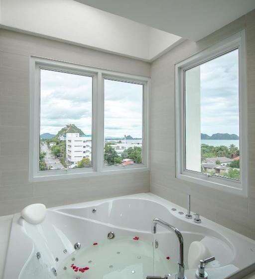 자쿠지 스위트, Prachuap Grand