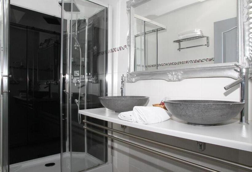 جناح مزود بتراس, Saint Germain