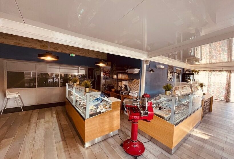 جناح مزود بتراس, Saint Germain