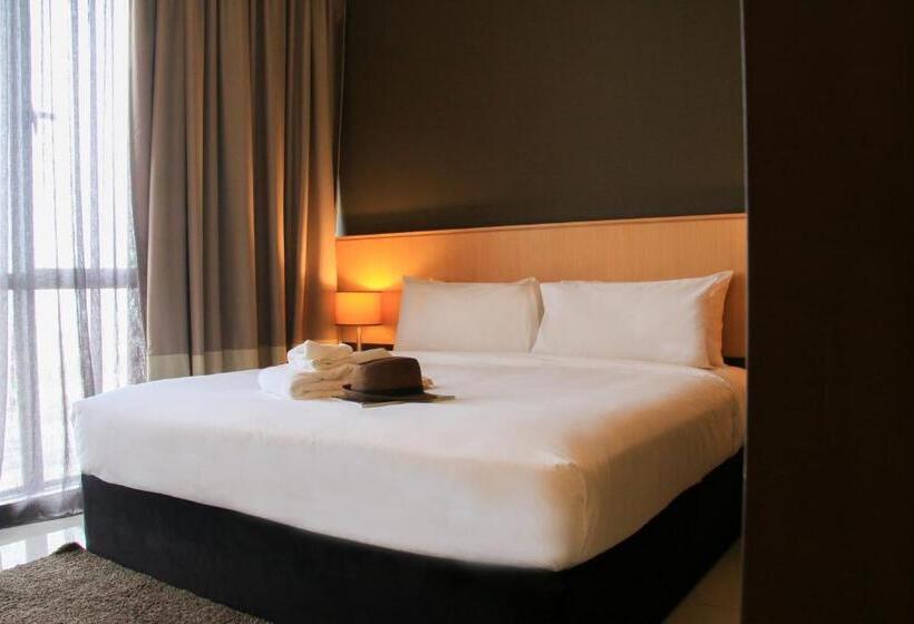 اتاق اجرایی با تخت بزرگ, The Pines Melaka