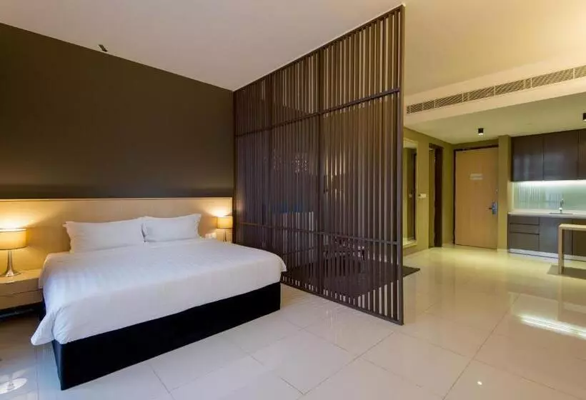 اتاق اجرایی با تخت بزرگ, The Pines Melaka