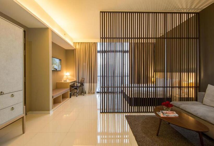اتاق اجرایی با تخت بزرگ, The Pines Melaka