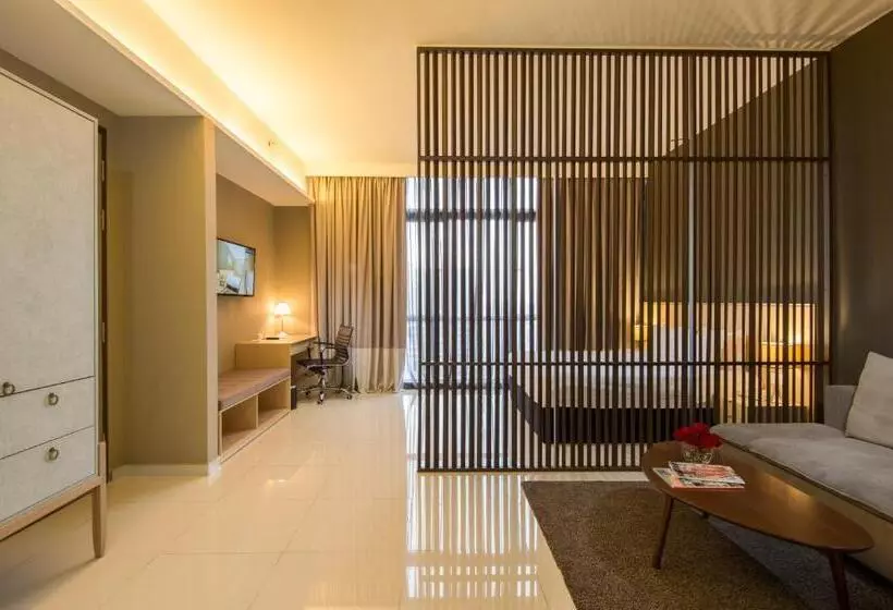 اتاق اجرایی با تخت بزرگ, The Pines Melaka