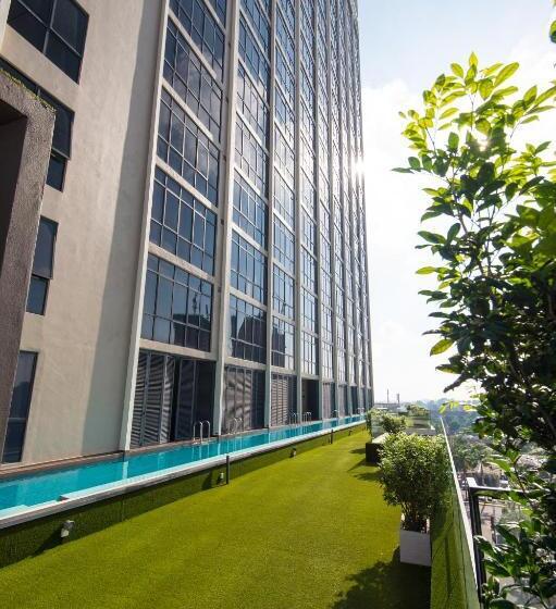سوئیت با تخت بزرگ, The Pines Melaka