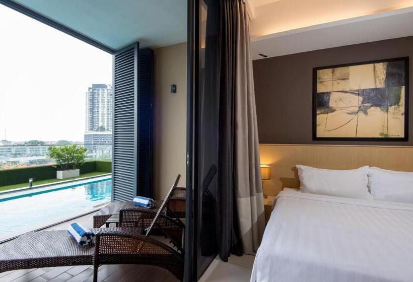 سوئیت با تخت بزرگ, The Pines Melaka