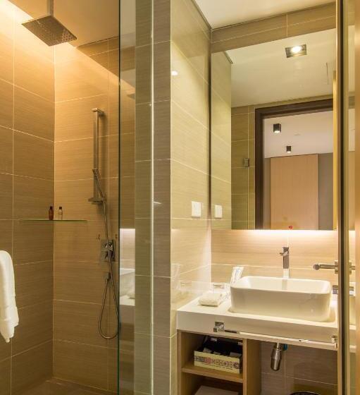 سوئیت جونیور با تخت بزرگ, The Pines Melaka