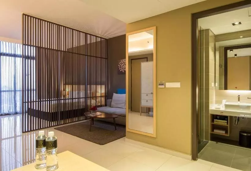 سوئیت جونیور با تخت بزرگ, The Pines Melaka