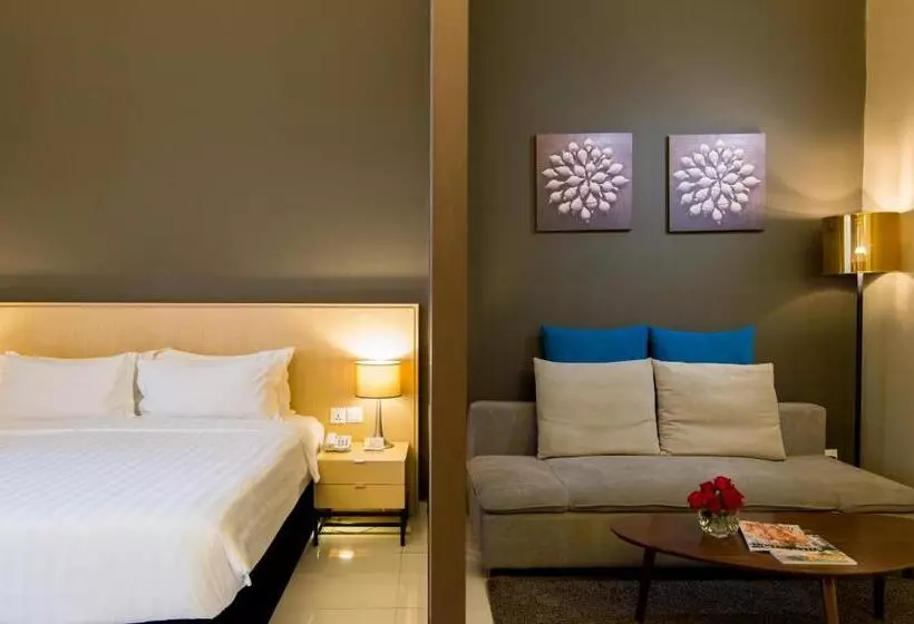 سوئیت جونیور با تخت بزرگ, The Pines Melaka