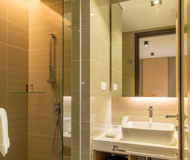 سوئیت جونیور با تخت بزرگ, The Pines Melaka