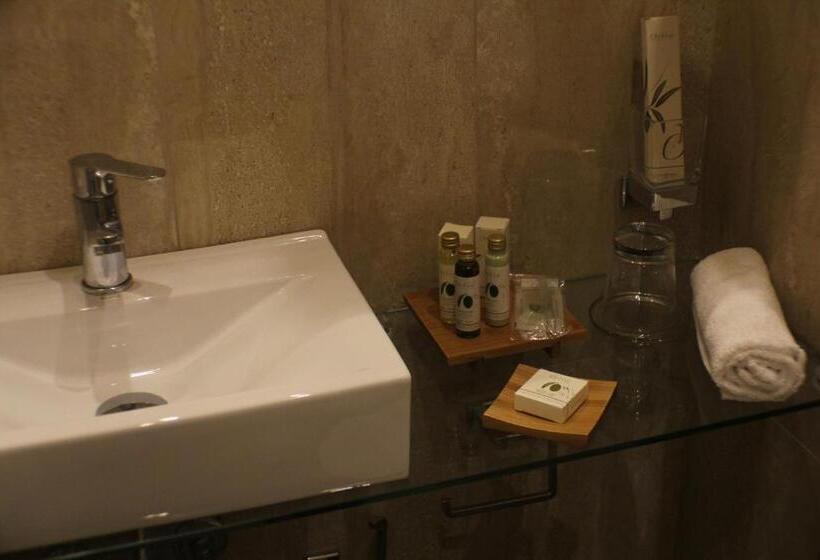 标准单人间, Trapani In