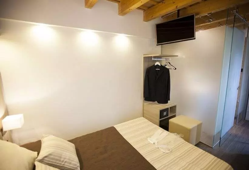 Economy Room