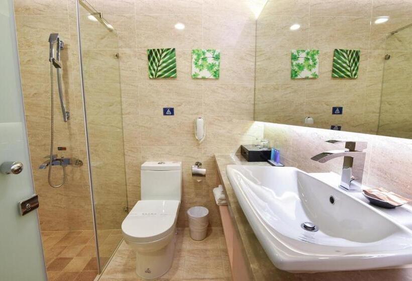 اتاق لوکس, Tsun Huang