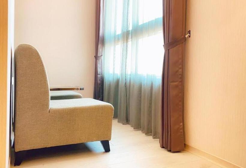 اتاق استاندارد, Tsun Huang