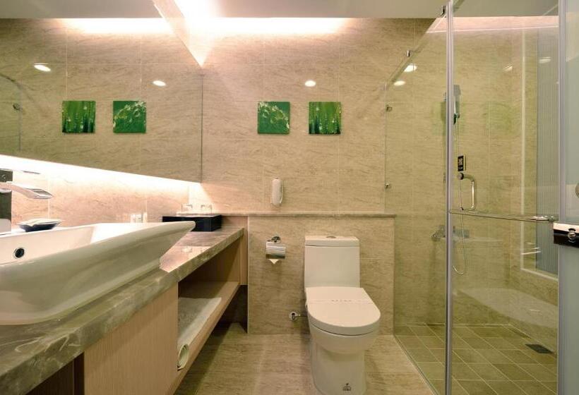 اتاق استاندارد, Tsun Huang