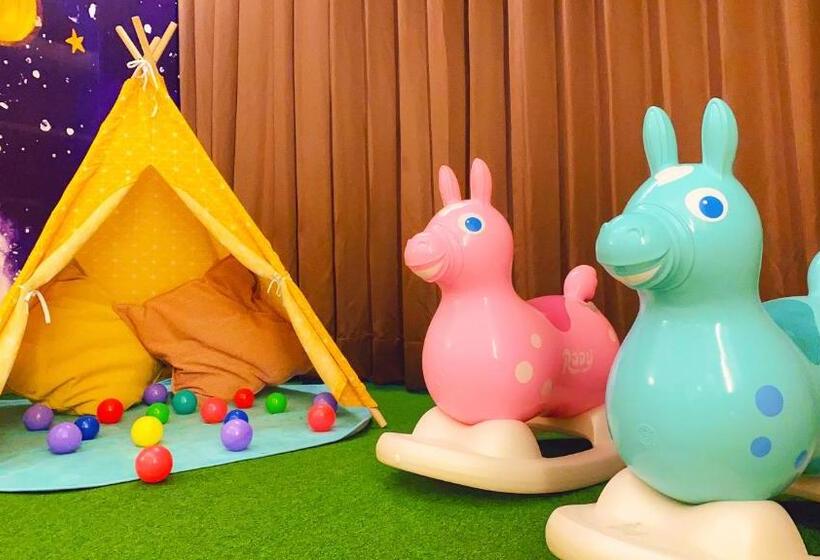 اتاق لوکس, Tsun Huang