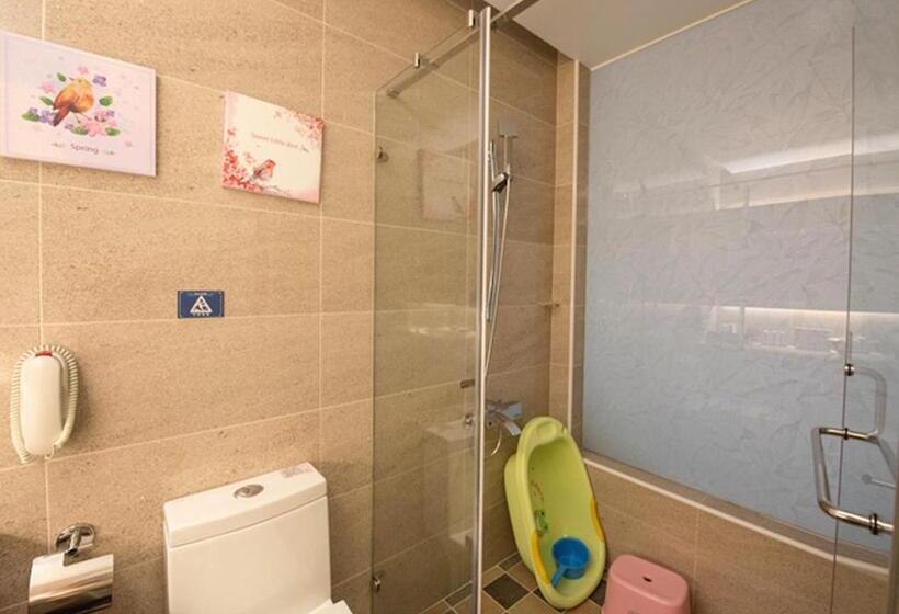 اتاق لوکس چهار تخته, Tsun Huang