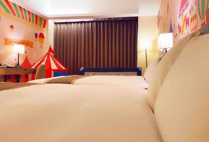 اتاق لوکس چهار تخته, Tsun Huang