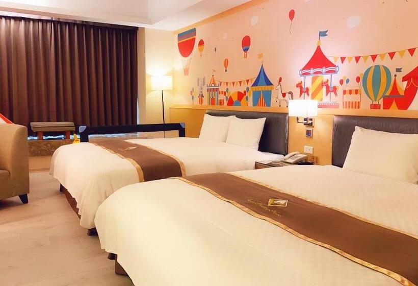 اتاق لوکس چهار تخته, Tsun Huang