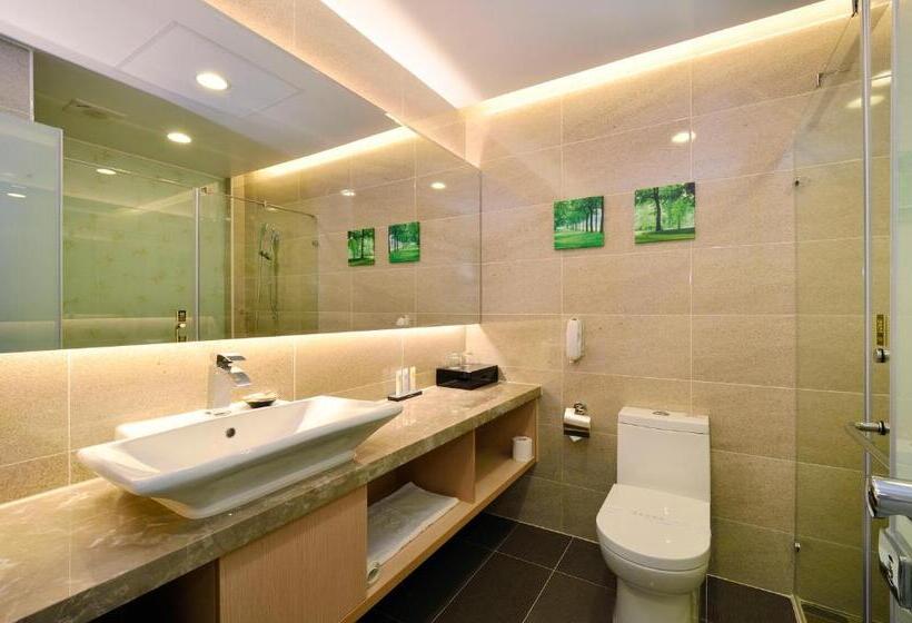 اتاق استاندارد با تخت بزرگ, Tsun Huang