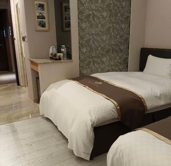 اتاق استاندارد, Tsun Huang