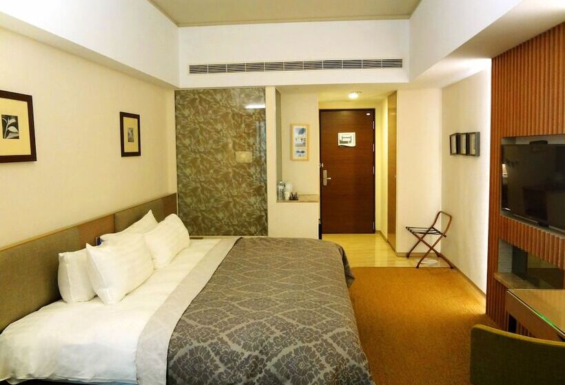 اتاق لوکس, Tsun Huang