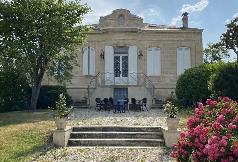 デラックススタジオ, Château Papounan