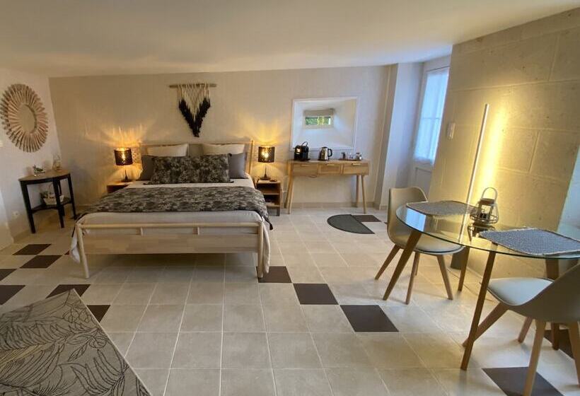 デラックススタジオ, Château Papounan