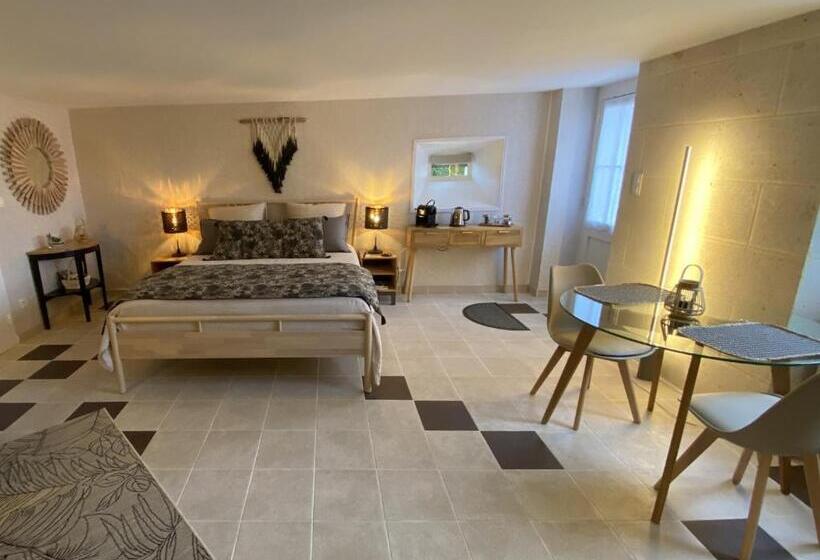 デラックススタジオ, Château Papounan