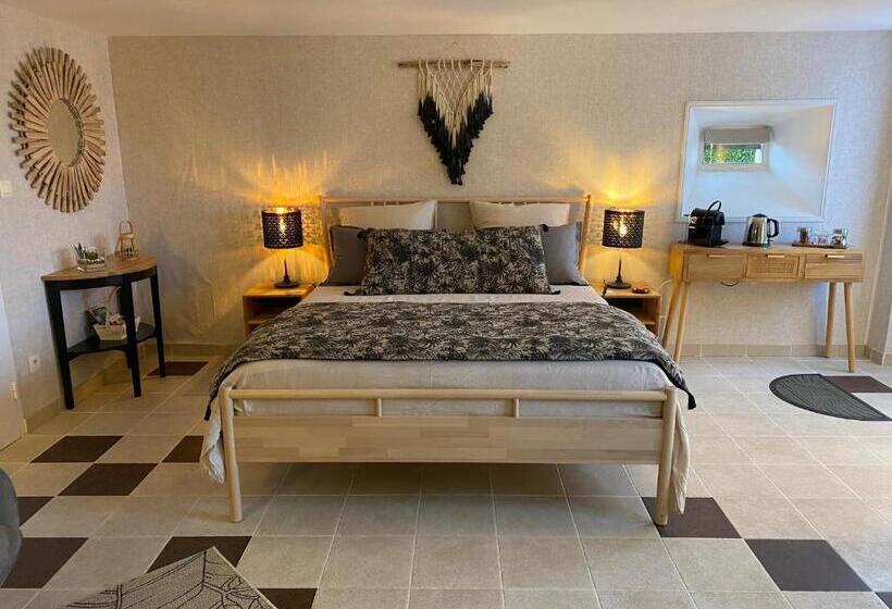 디럭스 스튜디오, Château Papounan