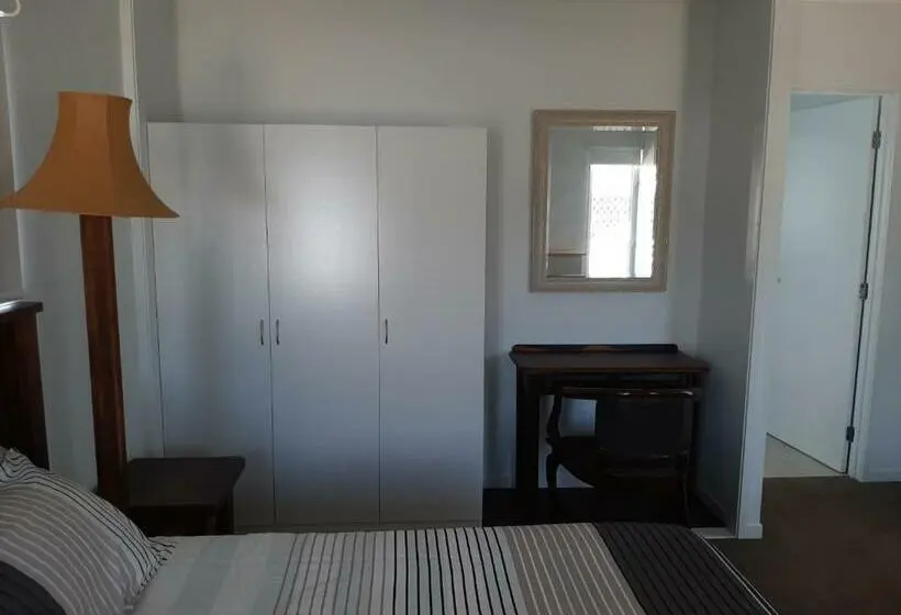 Standard-huone, Room In Guest Room   Cozy Room With Separate Entrance And Ensuit Bathroom