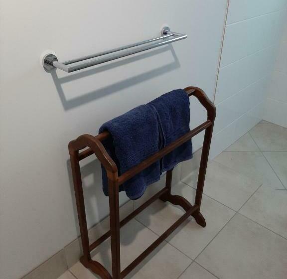 غرفة قياسية, Room In Guest Room   Cozy Room With Separate Entrance And Ensuit Bathroom