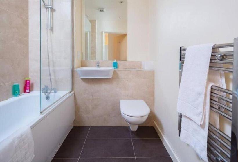 דירת שני חדרים, Maidstone Heights By Kasar Stays