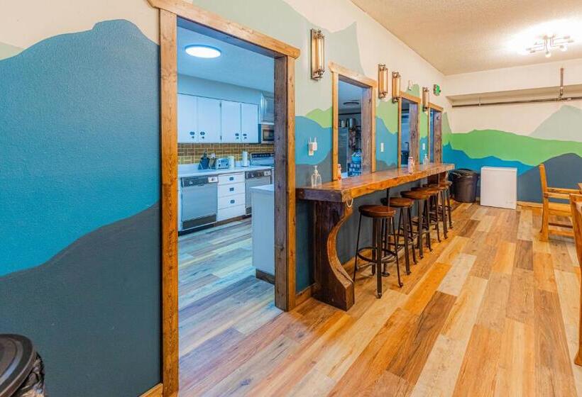 四人标准间, Pintler S Portal Hostel