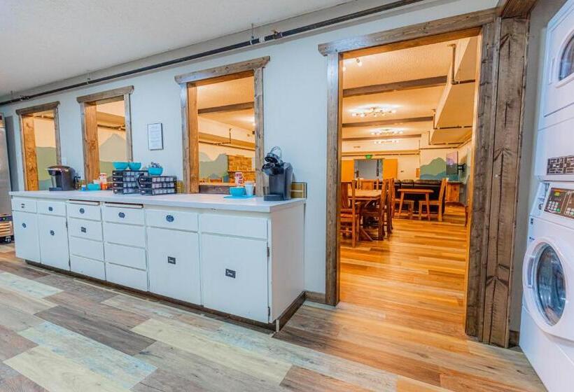 四人标准间, Pintler S Portal Hostel