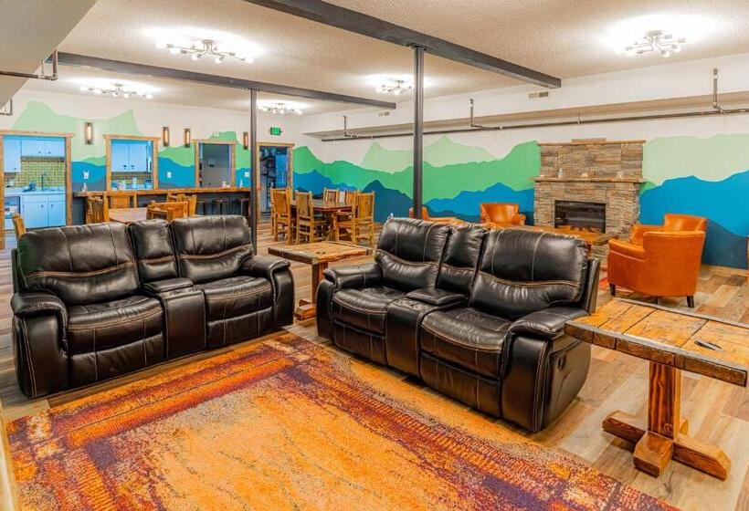 四人标准间, Pintler S Portal Hostel