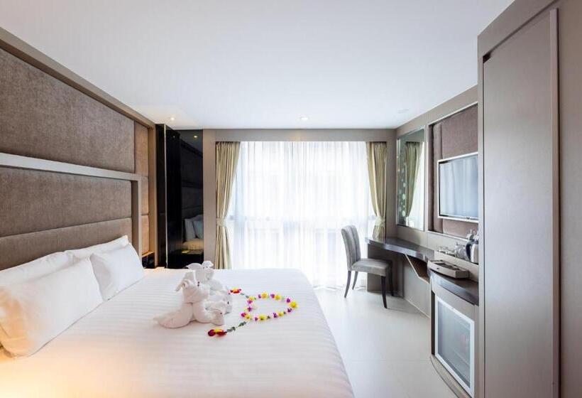 اتاق لوکس با تخت بزرگ, Azure Hotel Pattaya