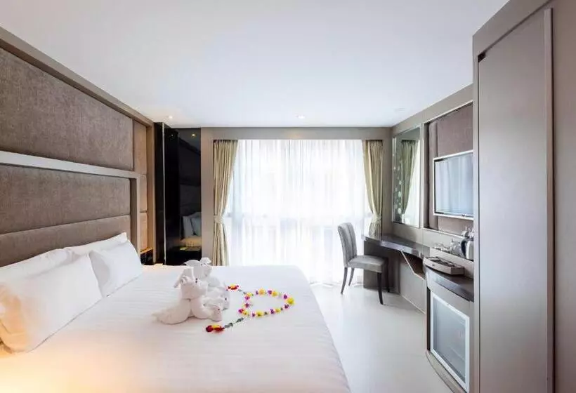 キングサイズベッドのデラックスルーム, Azure Hotel Pattaya