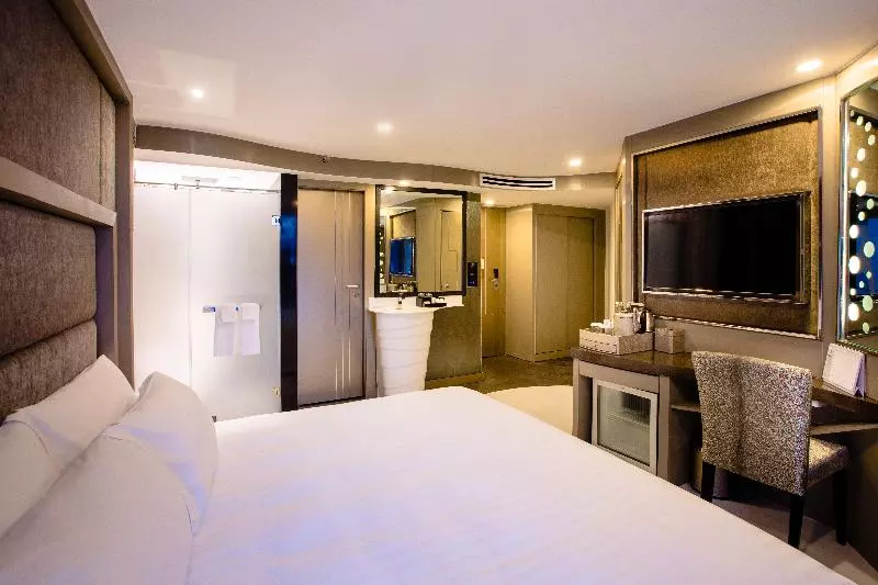 プールの見えるデラックスルーム, Azure Hotel Pattaya