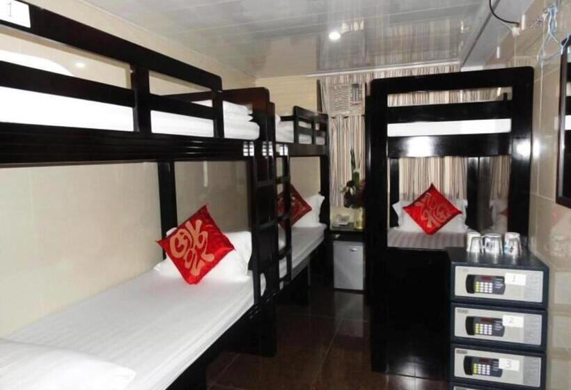 تختخواب در اتاق مشترک, Dhillon Hotel Hostel