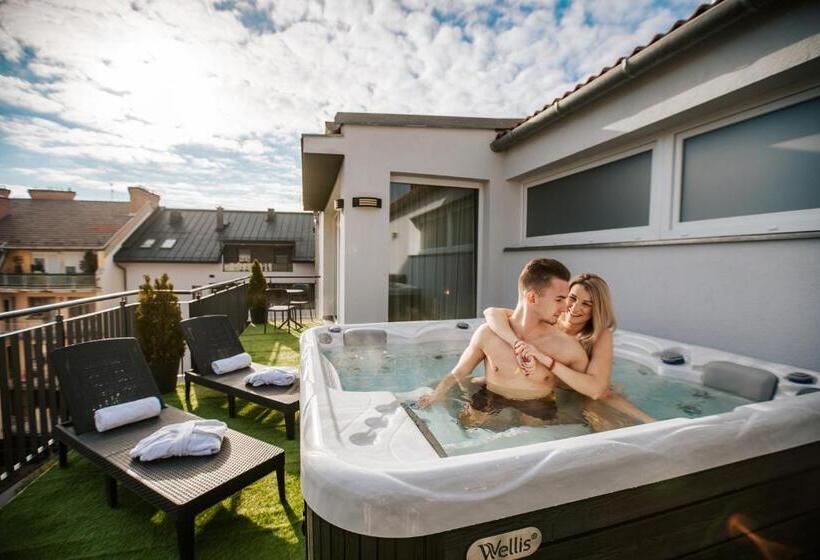 סוויטה דלוקס, Auris